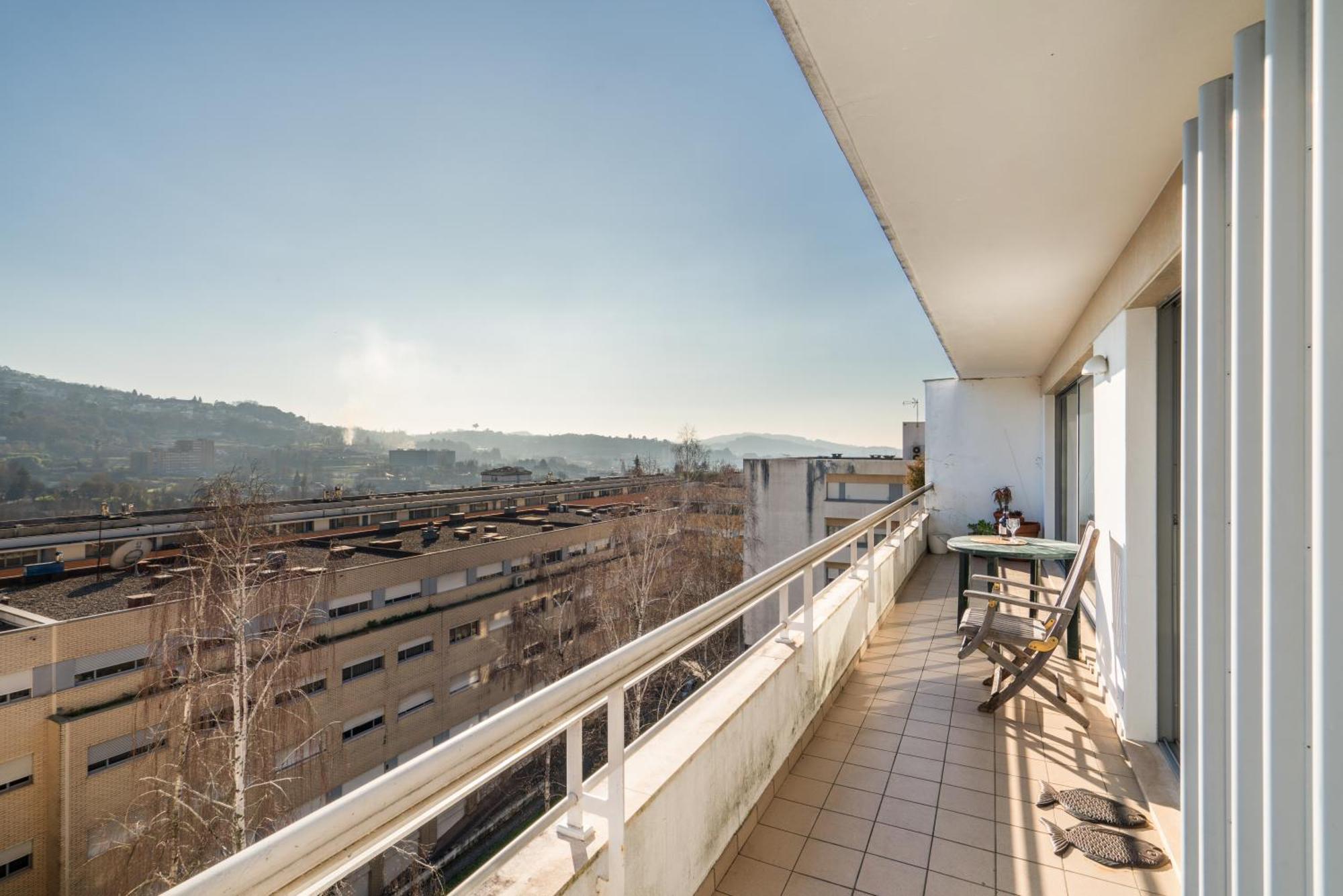 Homely Large Flat - Balcony Guimarães Exterior foto